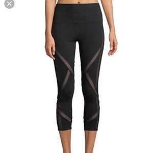 COPY - ALO laced Capri 🖤